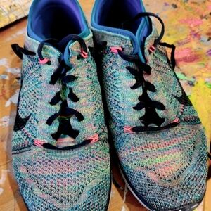 NIKE Knit Sneakers